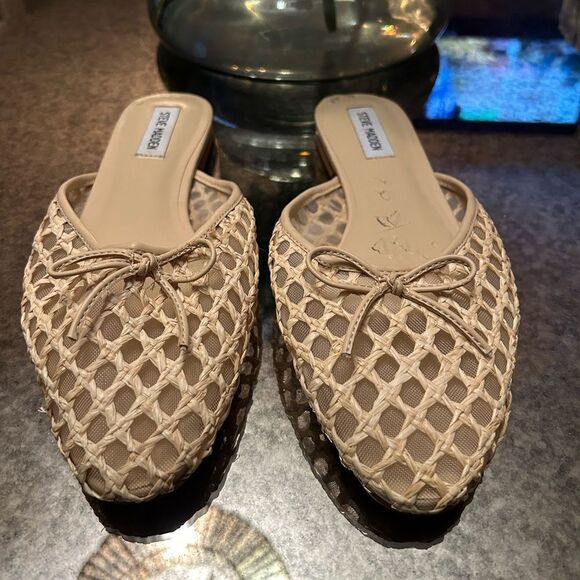 Steve Madden Birdee Raffia Mule Flats - Picture 2 of 6